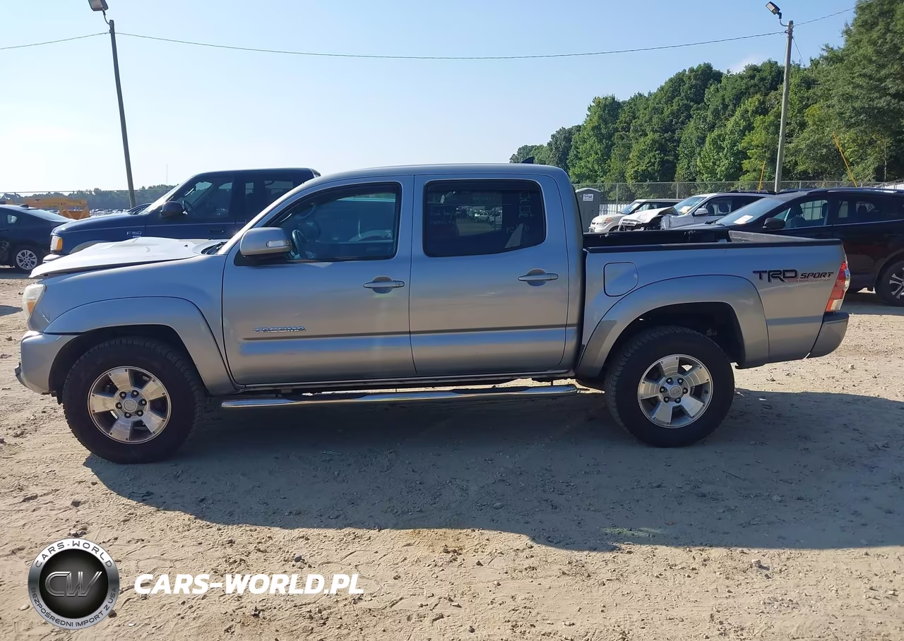 2015 Toyota Tacoma Base V6 VIN:3TMLU4EN7FM174702 - 15