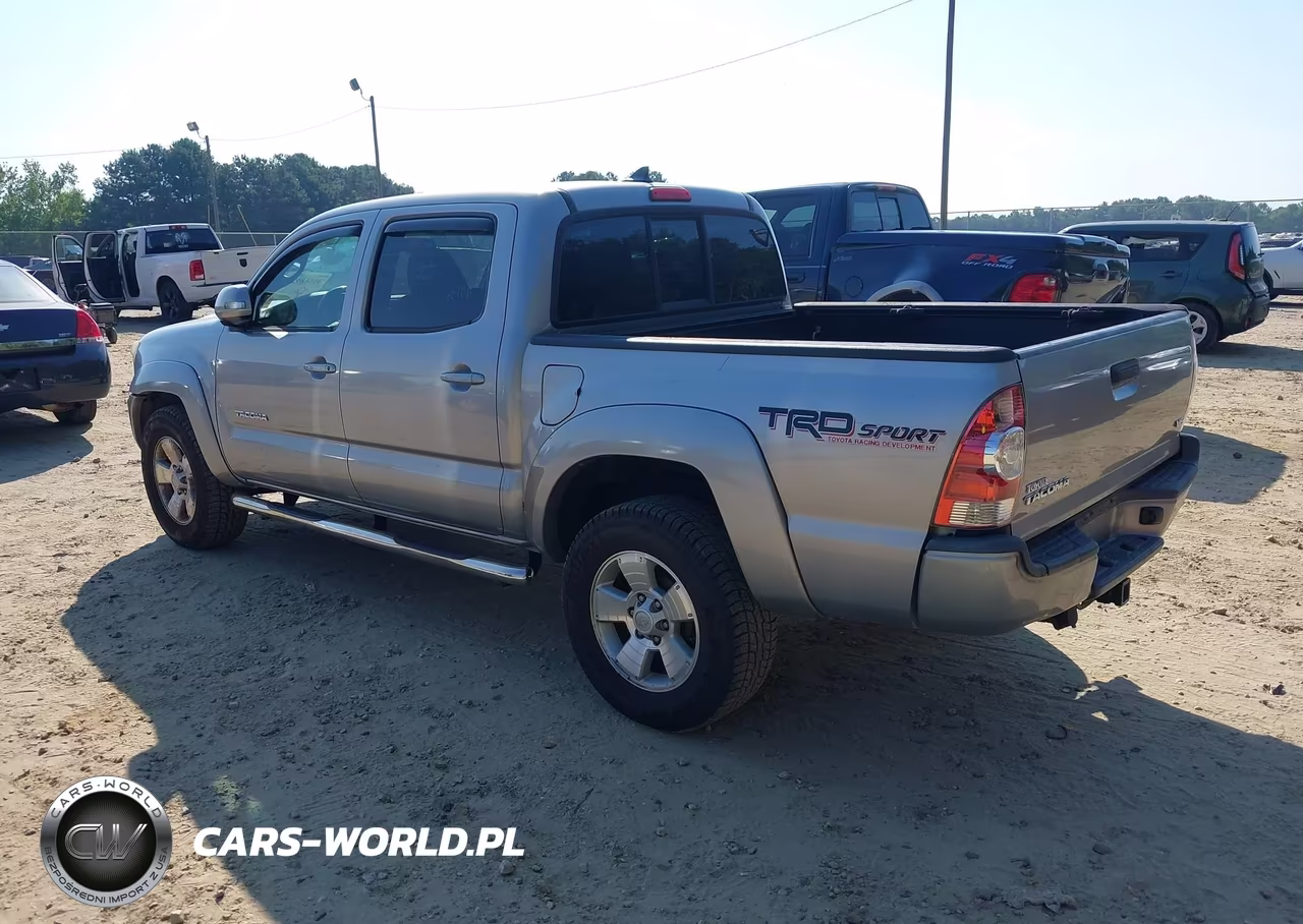 2015 Toyota Tacoma Base V6 VIN:3TMLU4EN7FM174702 - 3