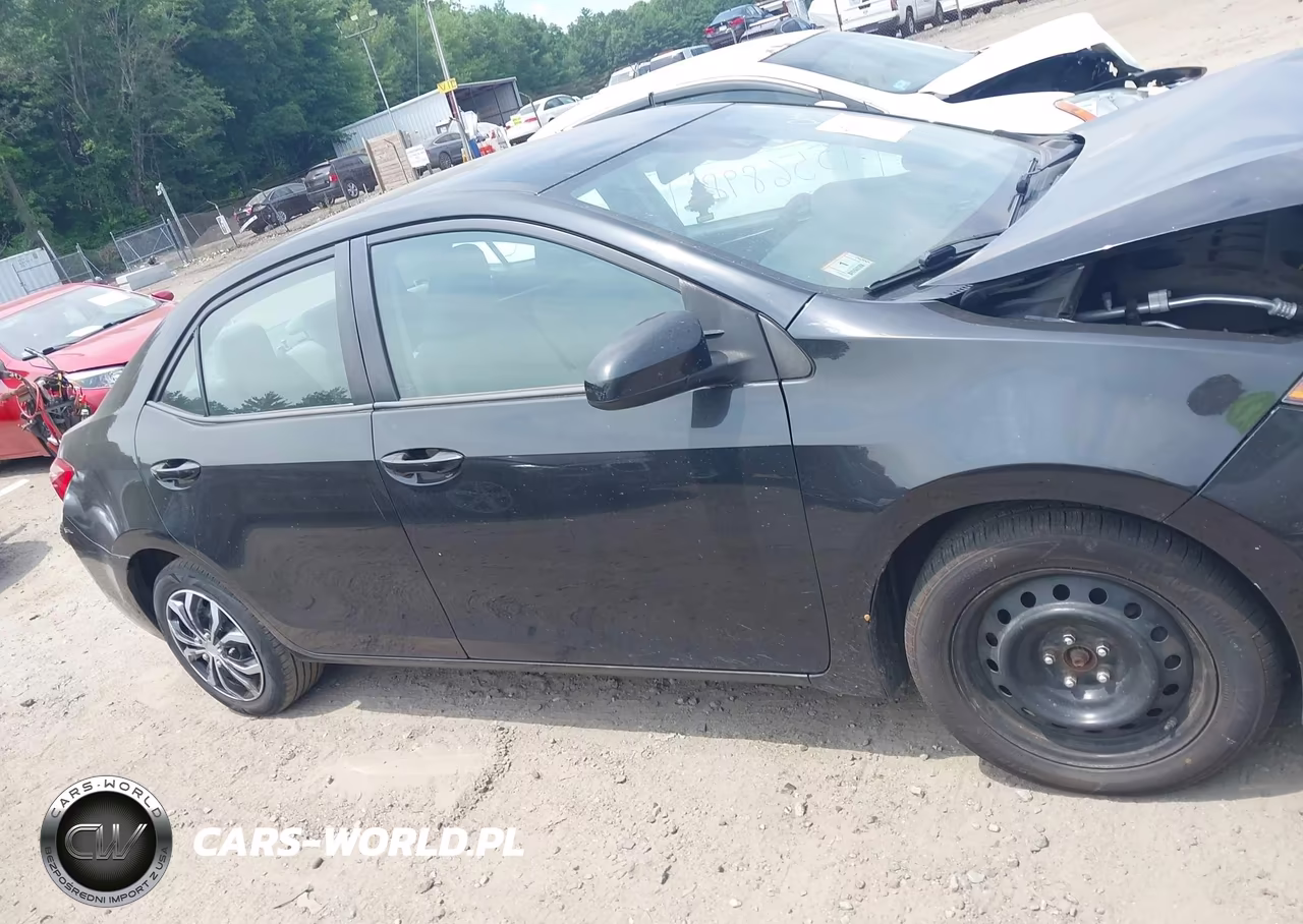 2018 Toyota Corolla Le VIN:2T1BURHE6JC083068 - 13