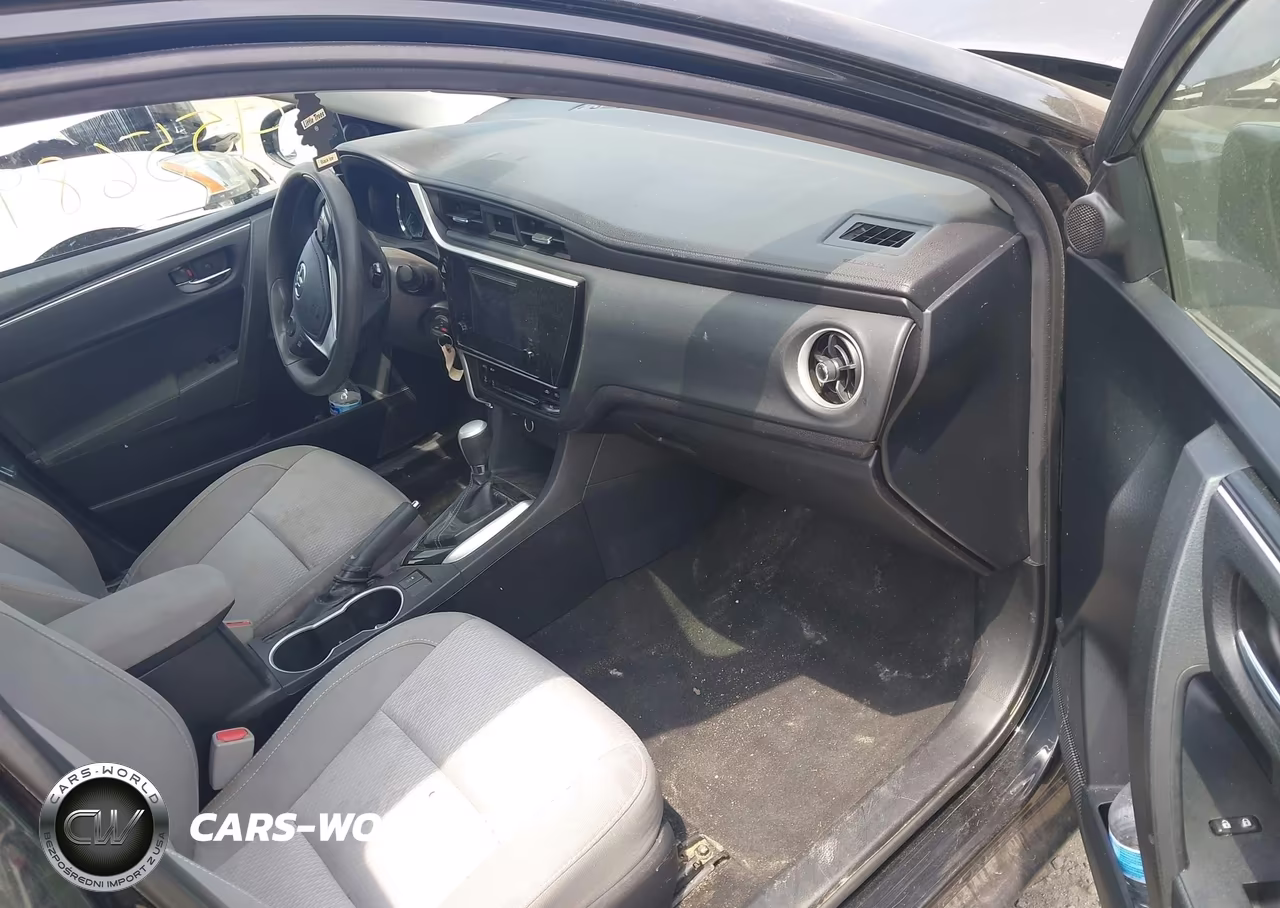 2018 Toyota Corolla Le VIN:2T1BURHE6JC083068 - 5