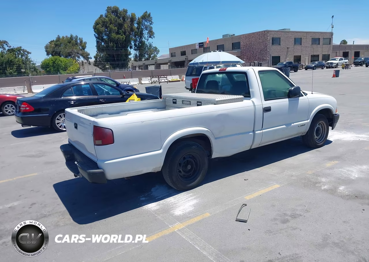 2002 Chevrolet S-10 VIN:1GCCS14W928208376 - 4