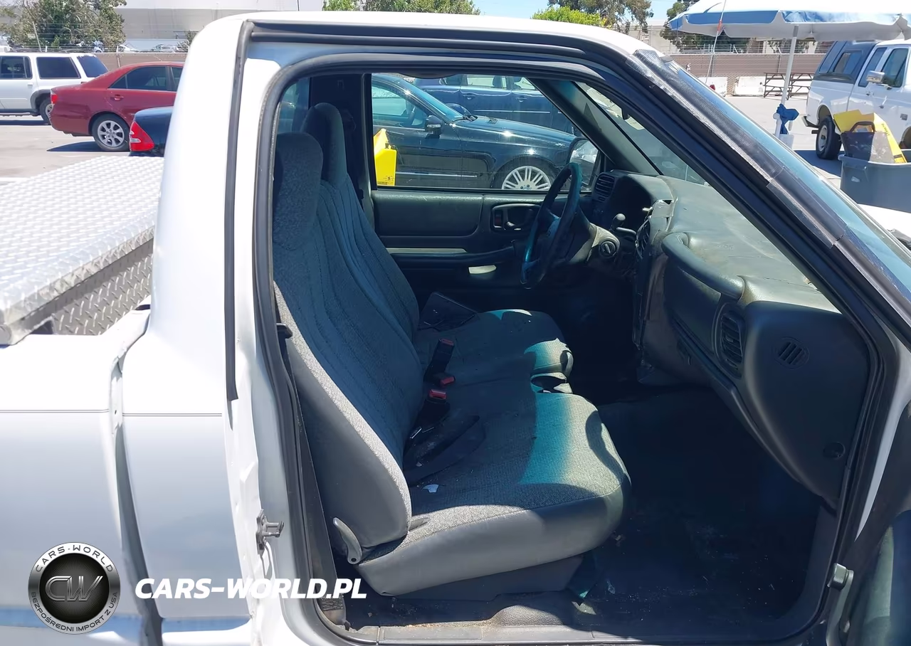 2002 Chevrolet S-10 VIN:1GCCS14W928208376 - 5
