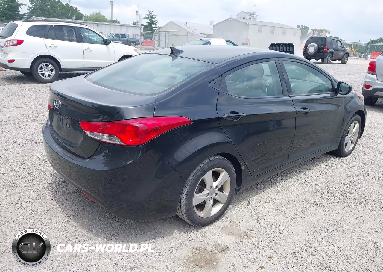 2013 Hyundai Elantra Gls VIN:KMHDH4AE1DU915817 - 4