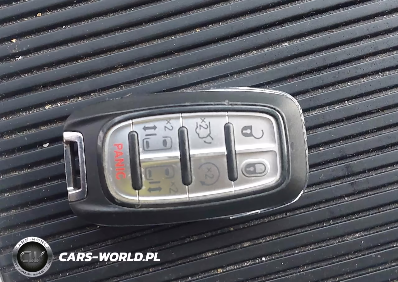 2022 Chrysler Pacifica Touring L VIN:2C4RC1BG6NR168978 - 11
