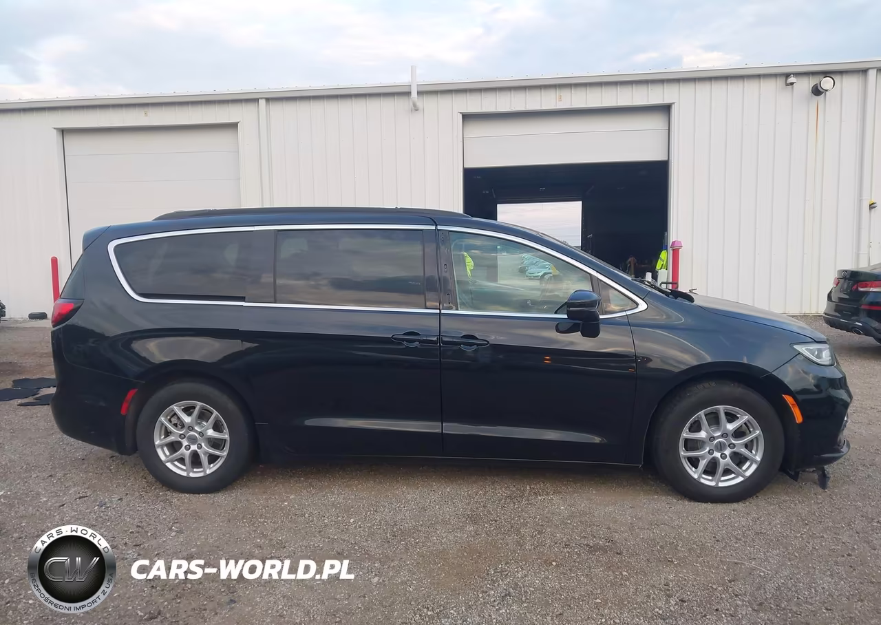 2022 Chrysler Pacifica Touring L VIN:2C4RC1BG6NR168978 - 13