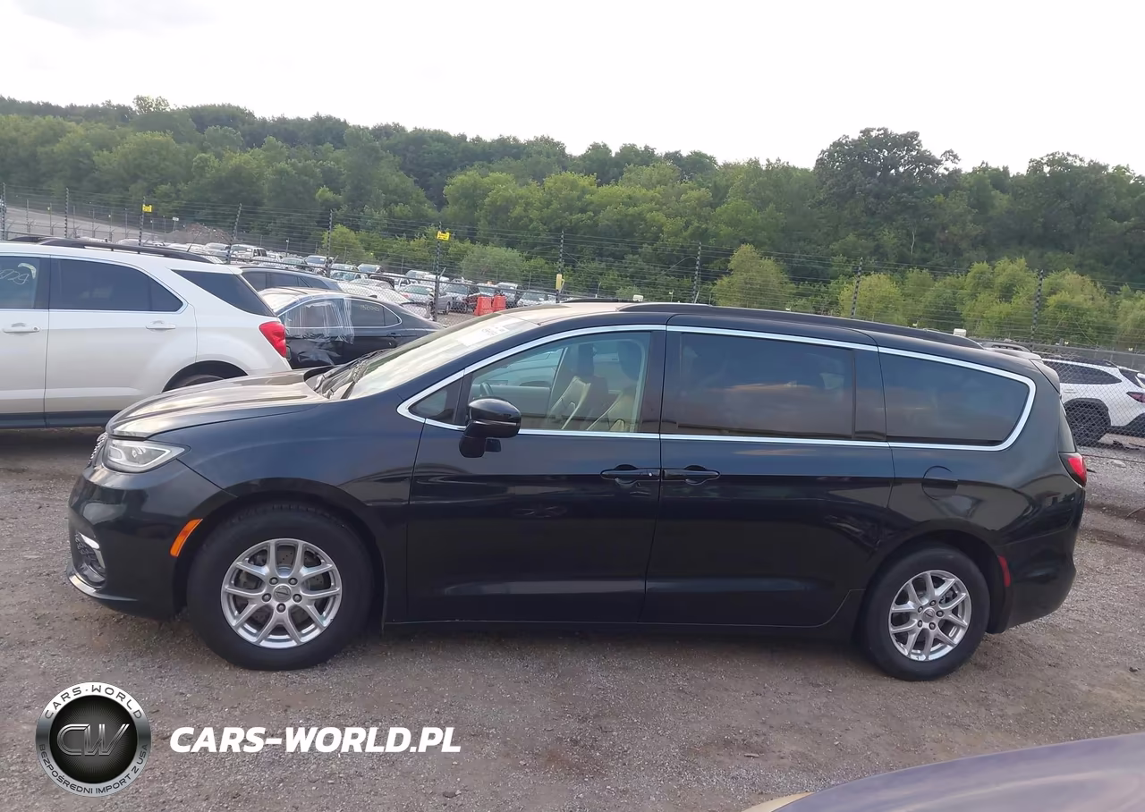 2022 Chrysler Pacifica Touring L VIN:2C4RC1BG6NR168978 - 14