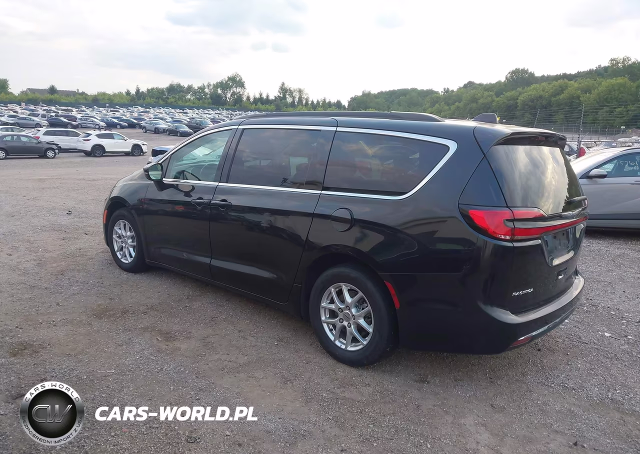 2022 Chrysler Pacifica Touring L VIN:2C4RC1BG6NR168978 - 3