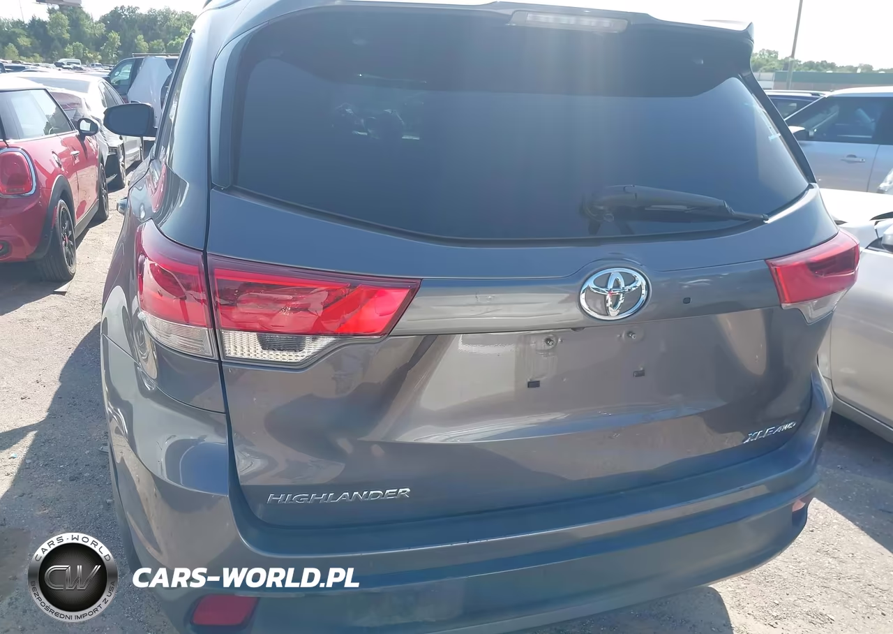 2018 Toyota Highlander Xle VIN:5TDJZRFH5JS561577 - 16