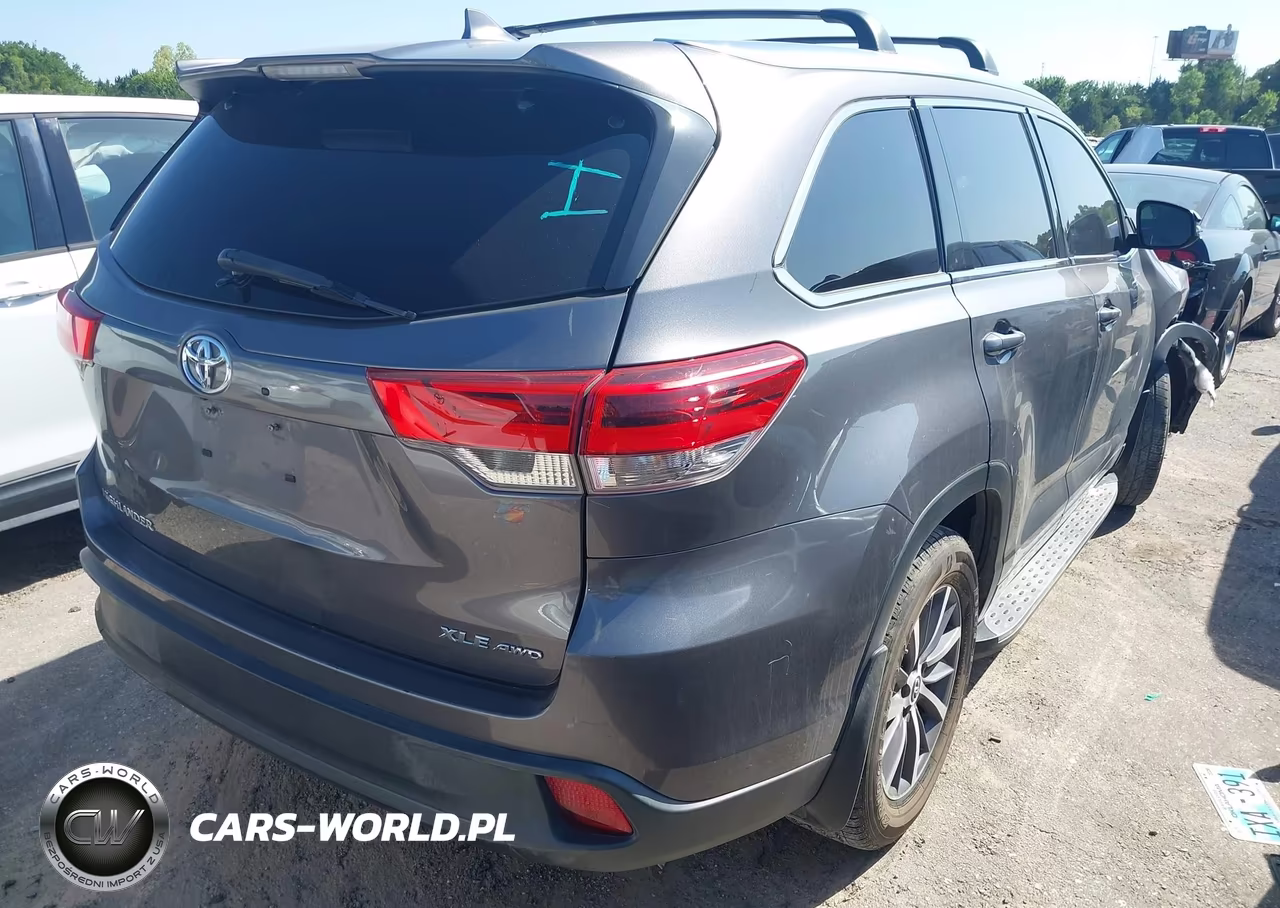 2018 Toyota Highlander Xle VIN:5TDJZRFH5JS561577 - 4