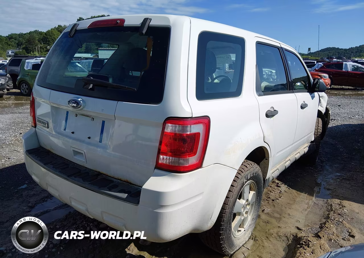2010 Ford Escape Xls VIN:1FMCU9C73AKC90007 - 4