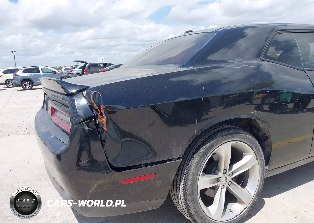 2018 Dodge Challenger Sxt VIN:2C3CDZAG9JH131866 - 17