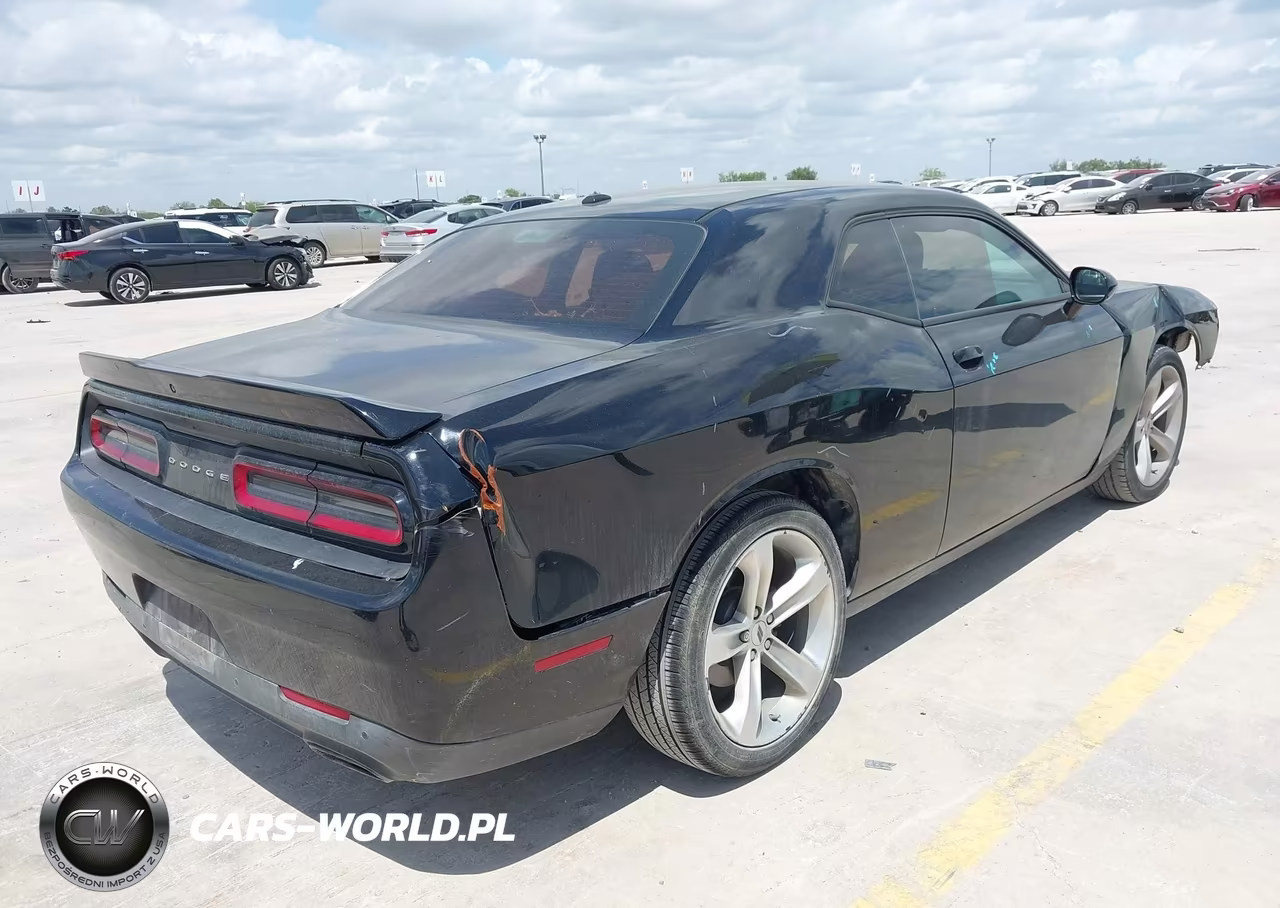 2018 Dodge Challenger Sxt VIN:2C3CDZAG9JH131866 - 4