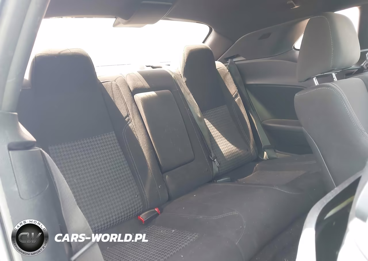 2018 Dodge Challenger Sxt VIN:2C3CDZAG9JH131866 - 8