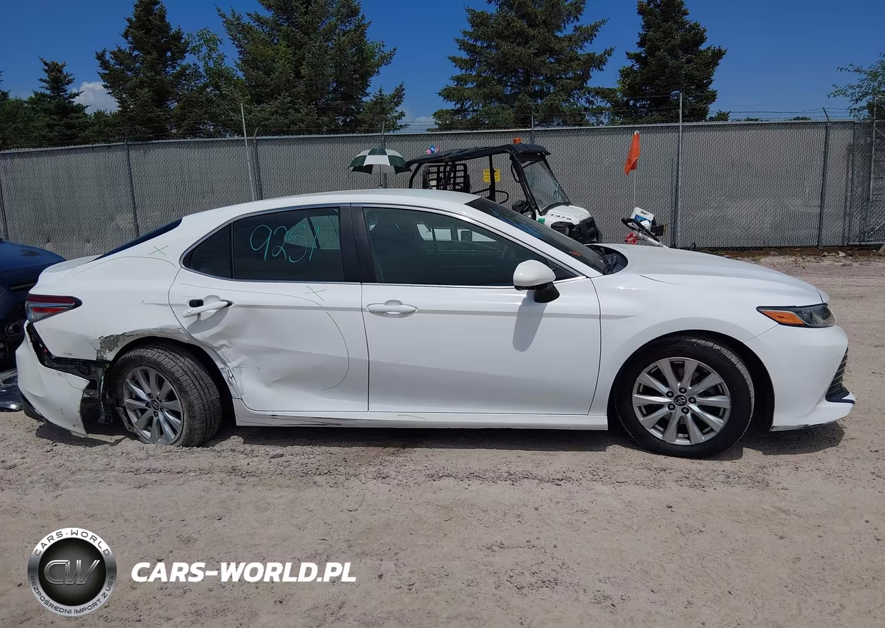 2018 Toyota Camry Le VIN:4T1B11HK7JU091842 - 14