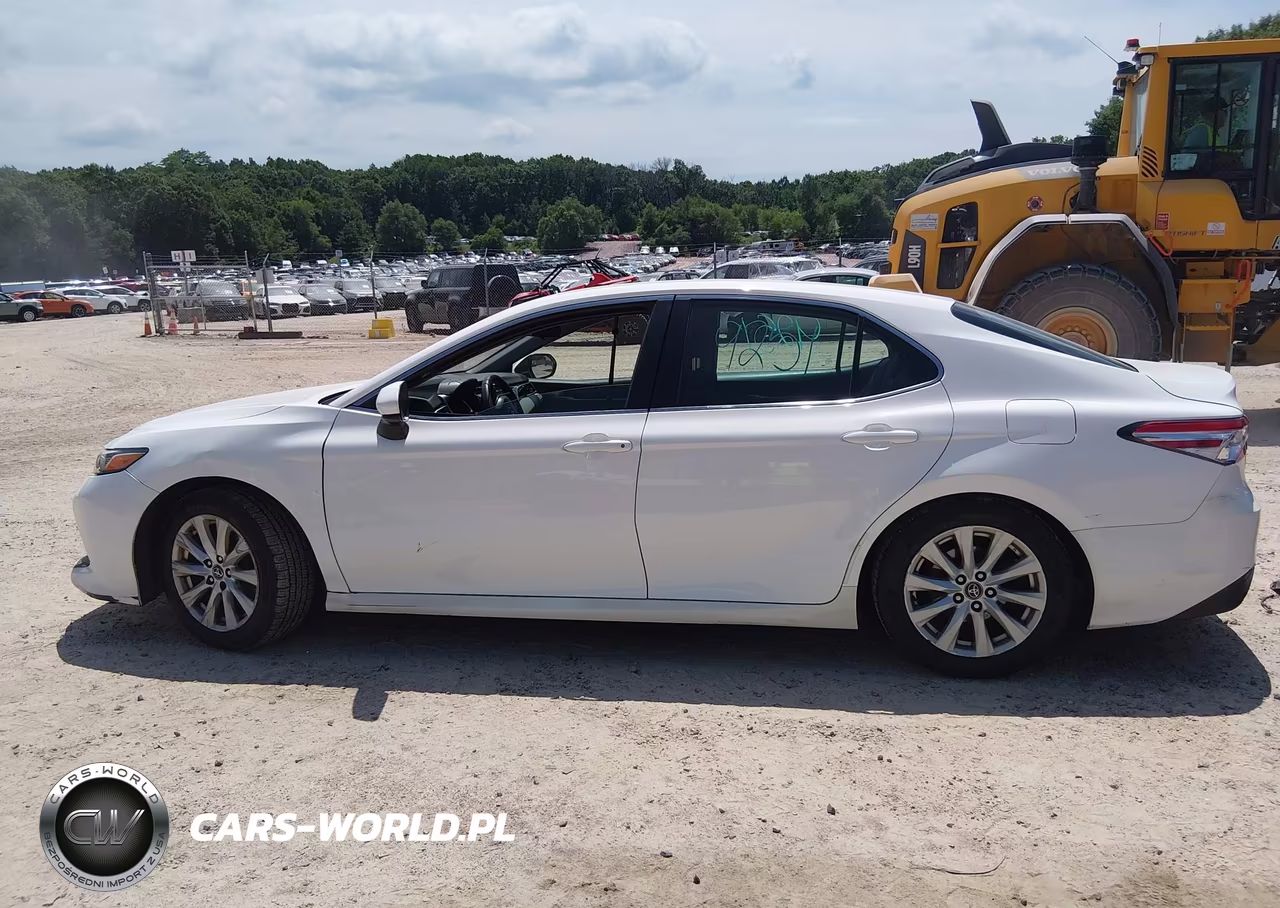 2018 Toyota Camry Le VIN:4T1B11HK7JU091842 - 15