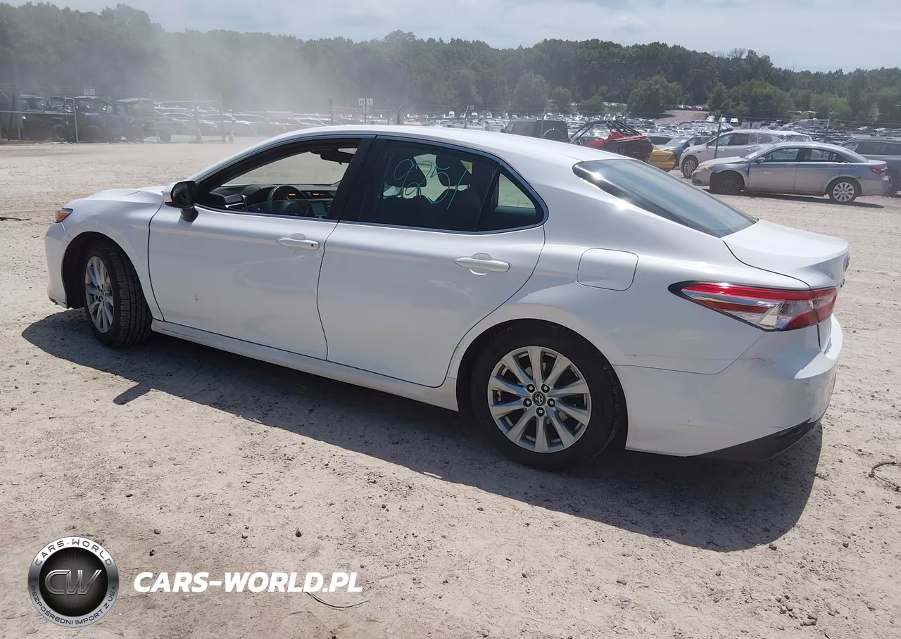 2018 Toyota Camry Le VIN:4T1B11HK7JU091842 - 3