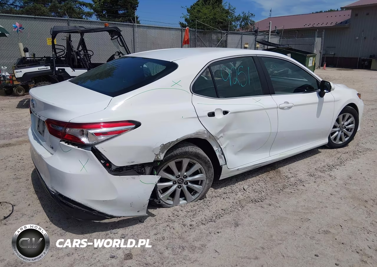 2018 Toyota Camry Le VIN:4T1B11HK7JU091842 - 4