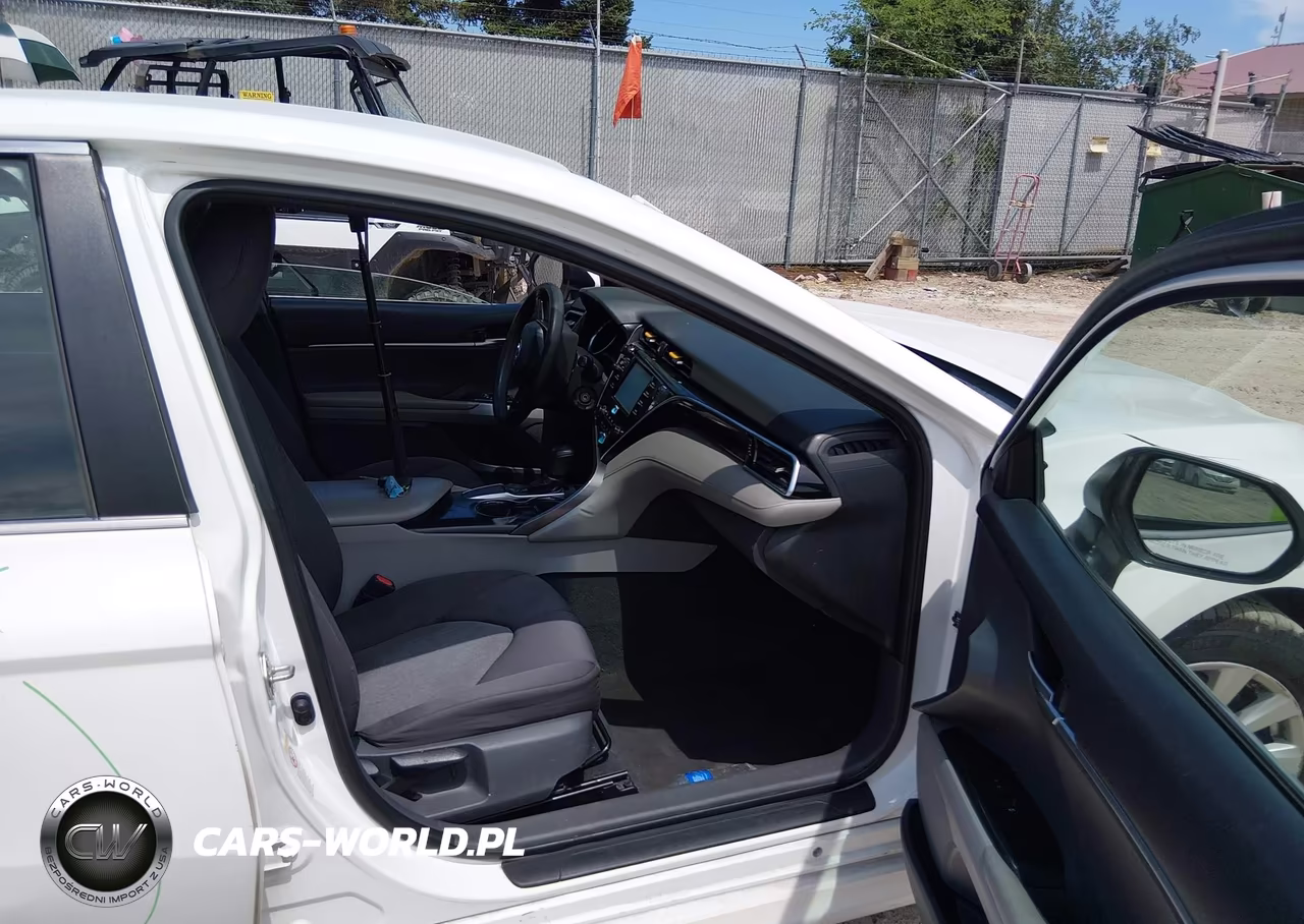 2018 Toyota Camry Le VIN:4T1B11HK7JU091842 - 5
