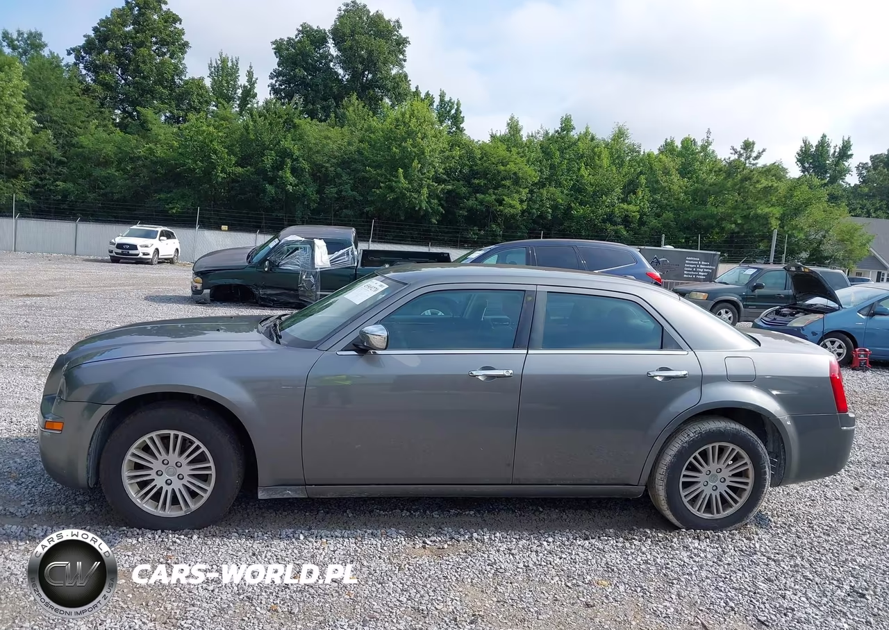 2010 Chrysler 300 Touring Plus VIN:2C3CA1CV9AH318935 - 15