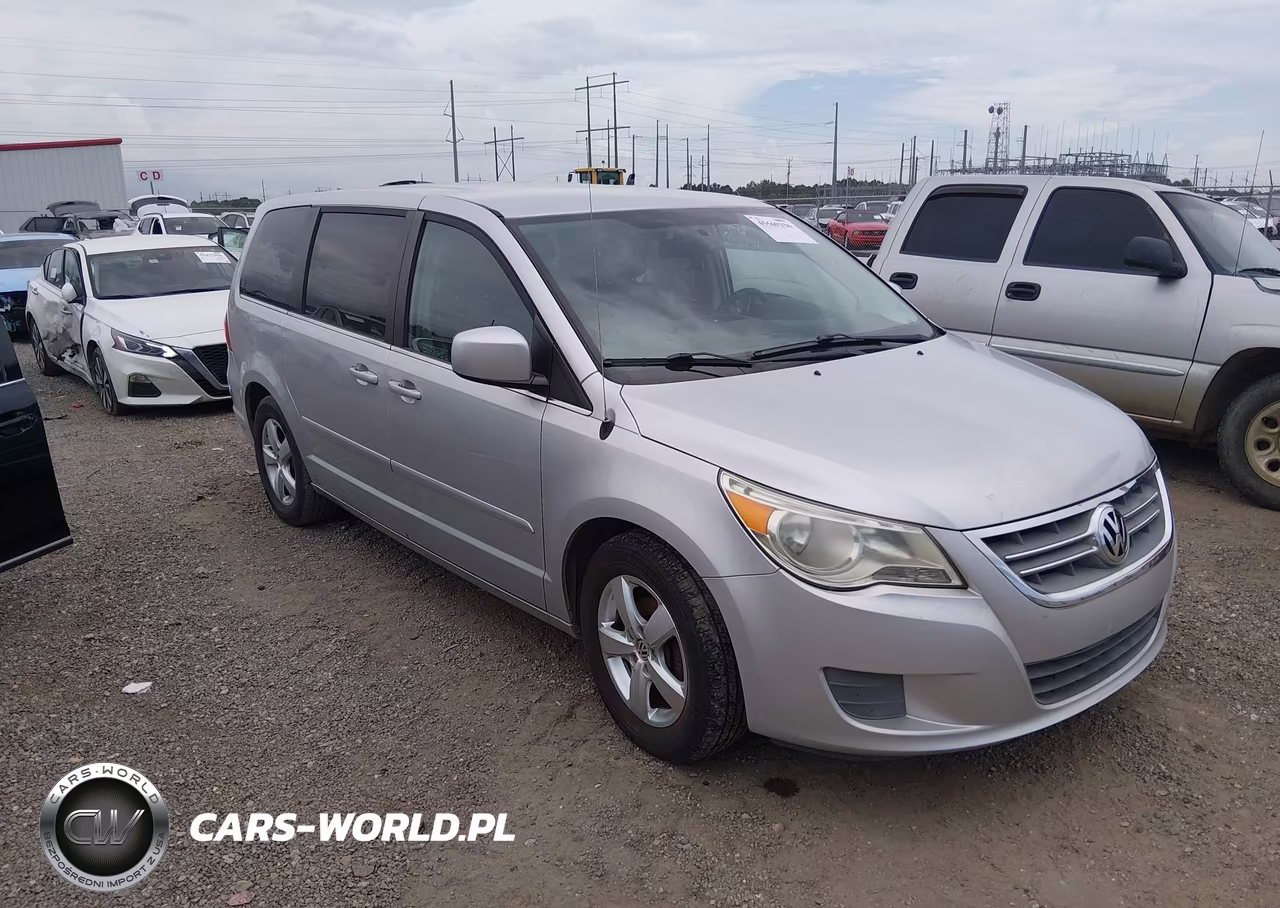 2010 Volkswagen Routan Se