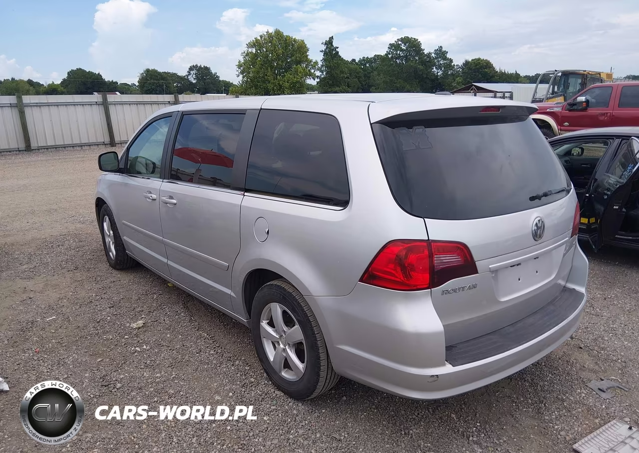 2010 Volkswagen Routan Se VIN:2V4RW3D14AR333146 - 3