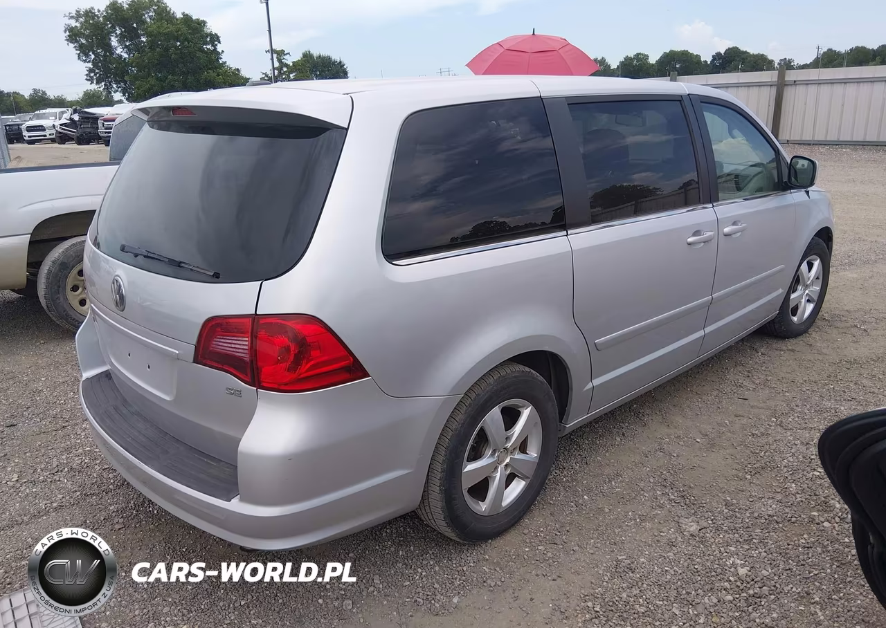 2010 Volkswagen Routan Se VIN:2V4RW3D14AR333146 - 4