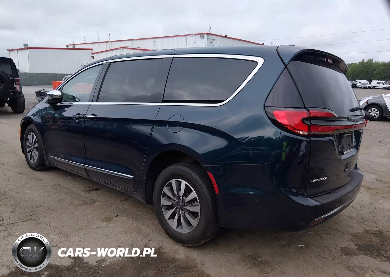 2022 Chrysler Pacifica Hybrid Limited VIN:2C4RC1S70NR196775 - 3