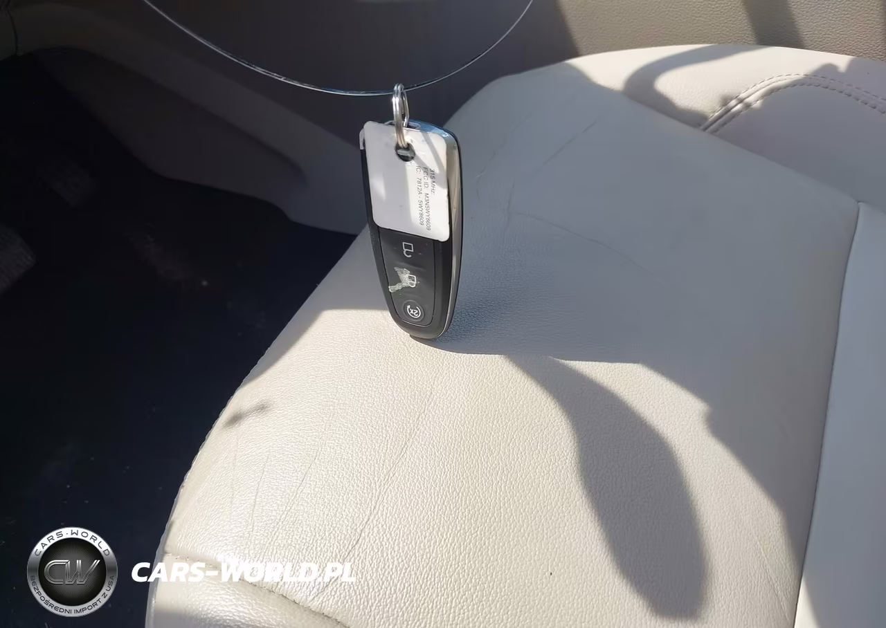 2017 Ford Escape Titanium VIN:1FMCU0J99HUE25781 - 11