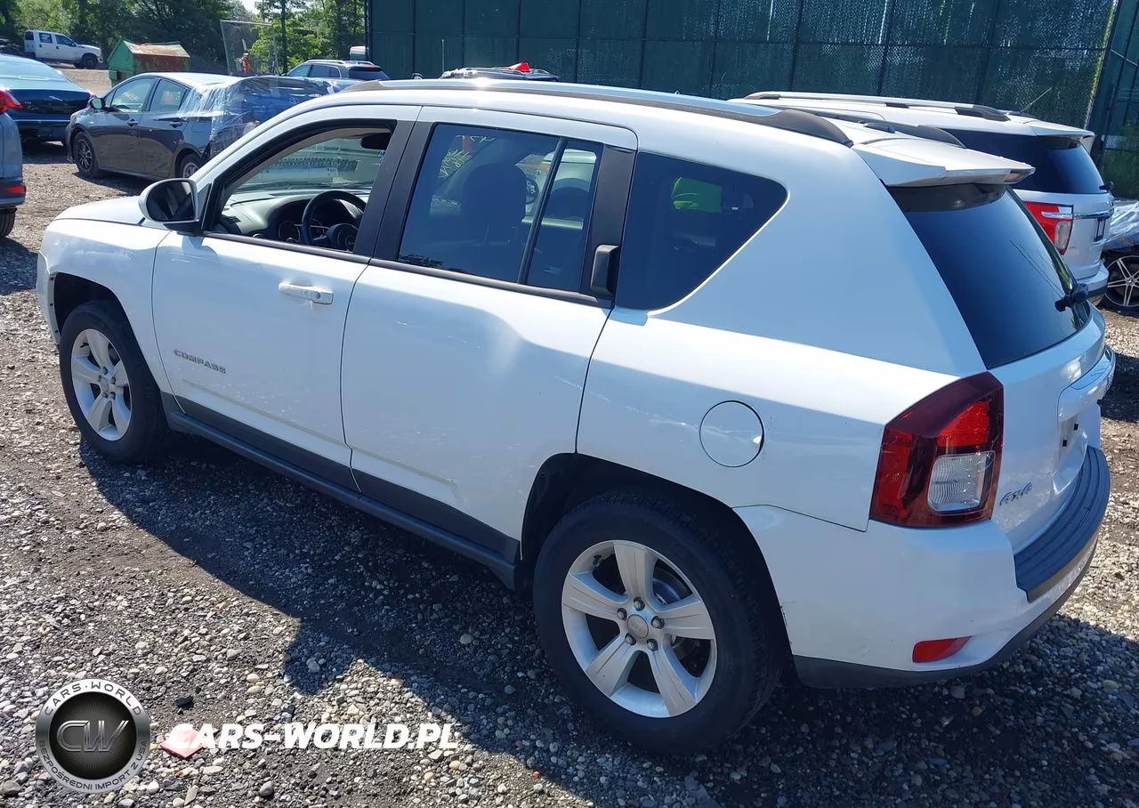 2014 Jeep Compass Latitude VIN:1C4NJDEBXED647770 - 3