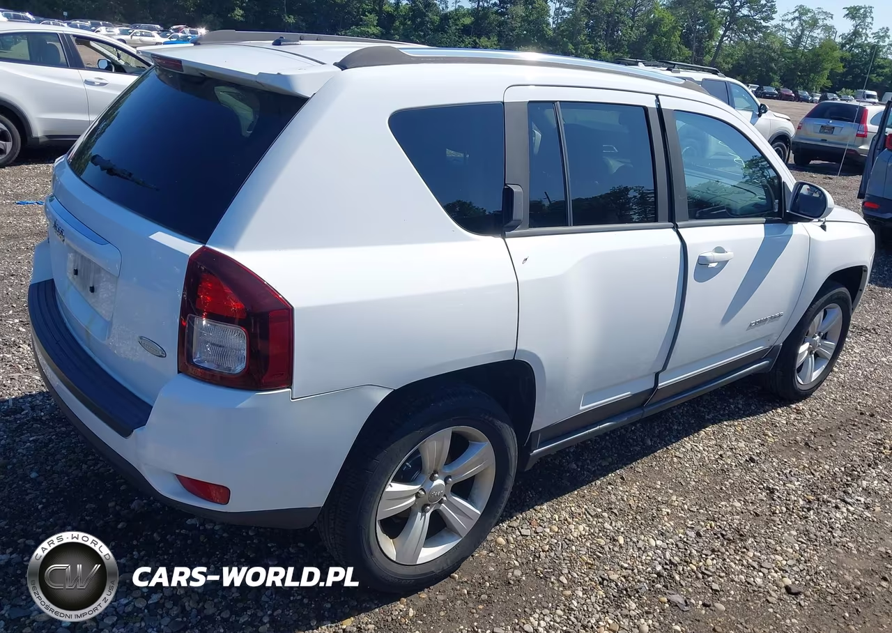 2014 Jeep Compass Latitude VIN:1C4NJDEBXED647770 - 4