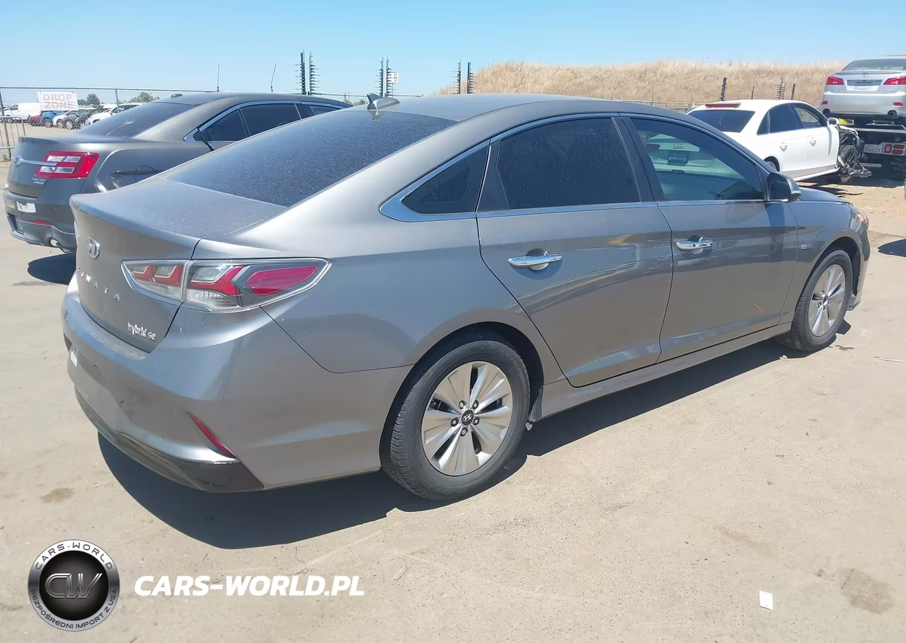 2018 Hyundai Sonata Hybrid Se VIN:KMHE24L3XJA085837 - 4