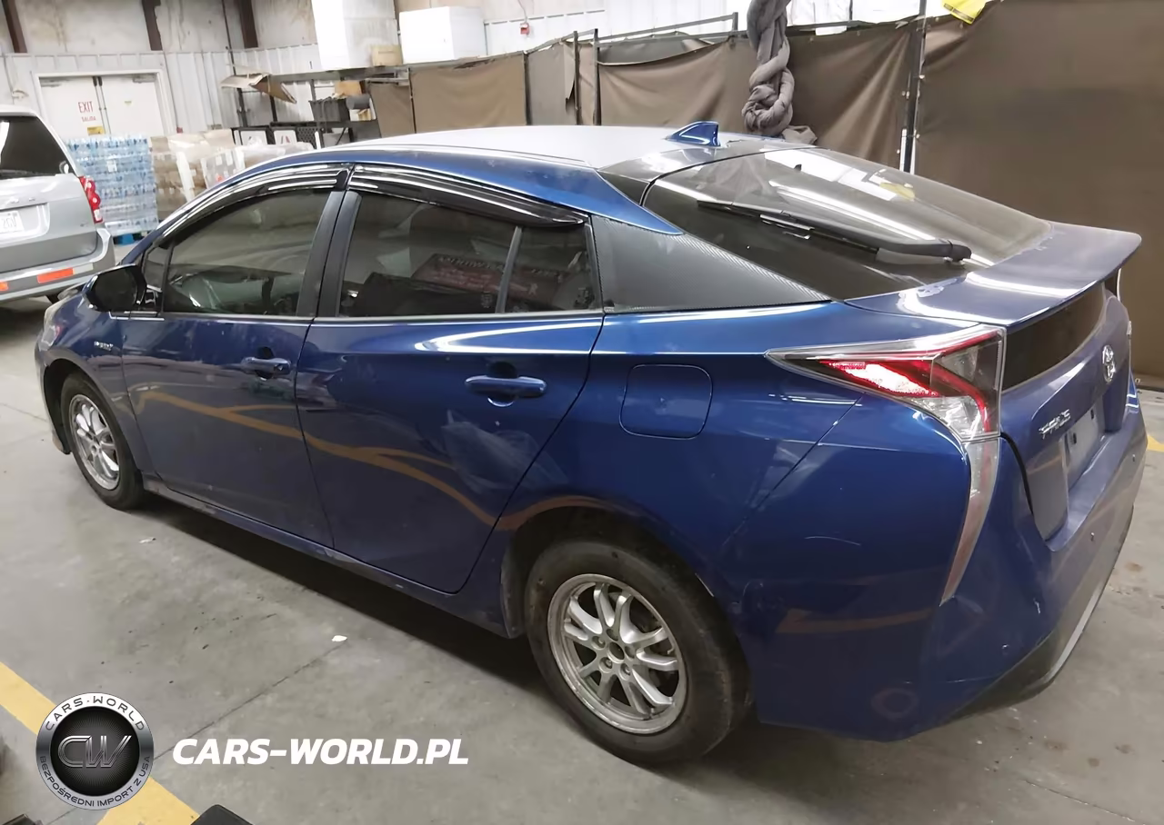 2018 Toyota Prius Three VIN:JTDKARFU7J3549179 - 14