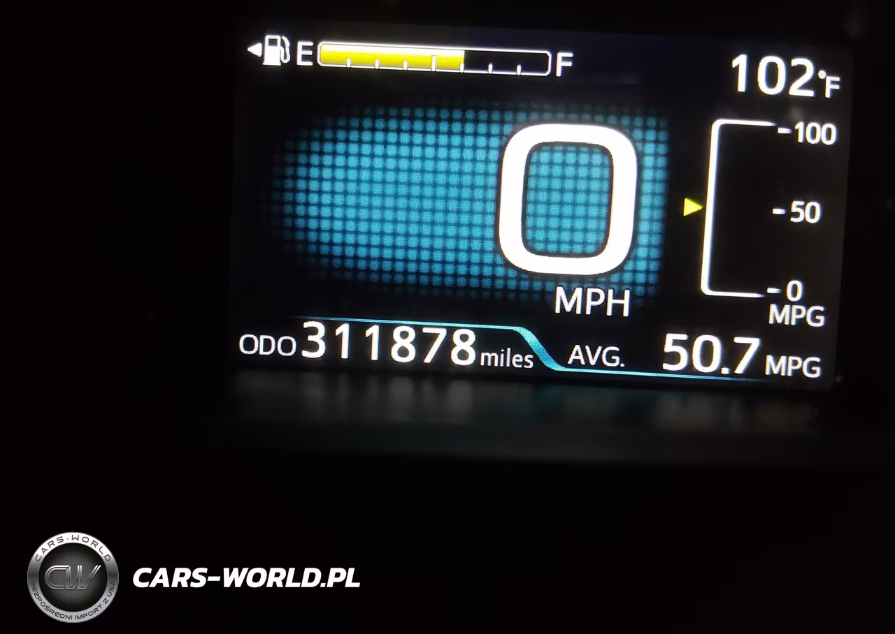 2018 Toyota Prius Three VIN:JTDKARFU7J3549179 - 15