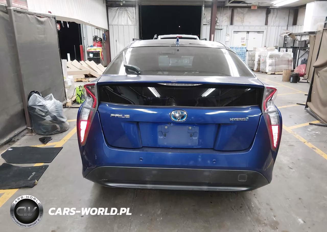2018 Toyota Prius Three VIN:JTDKARFU7J3549179 - 16