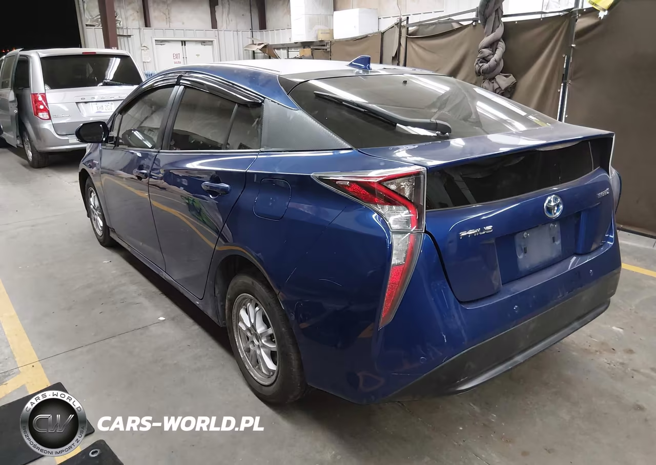 2018 Toyota Prius Three VIN:JTDKARFU7J3549179 - 3