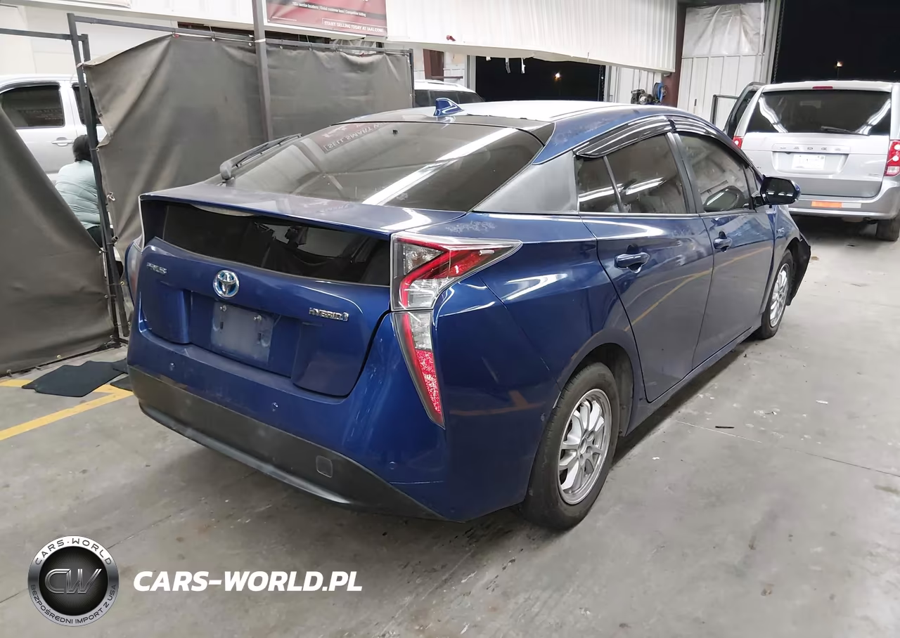 2018 Toyota Prius Three VIN:JTDKARFU7J3549179 - 4