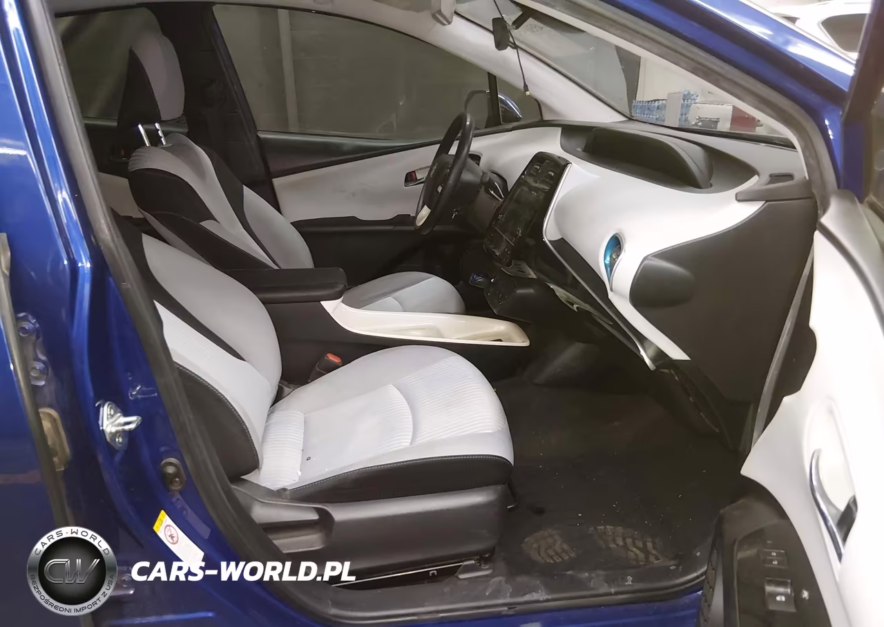 2018 Toyota Prius Three VIN:JTDKARFU7J3549179 - 5