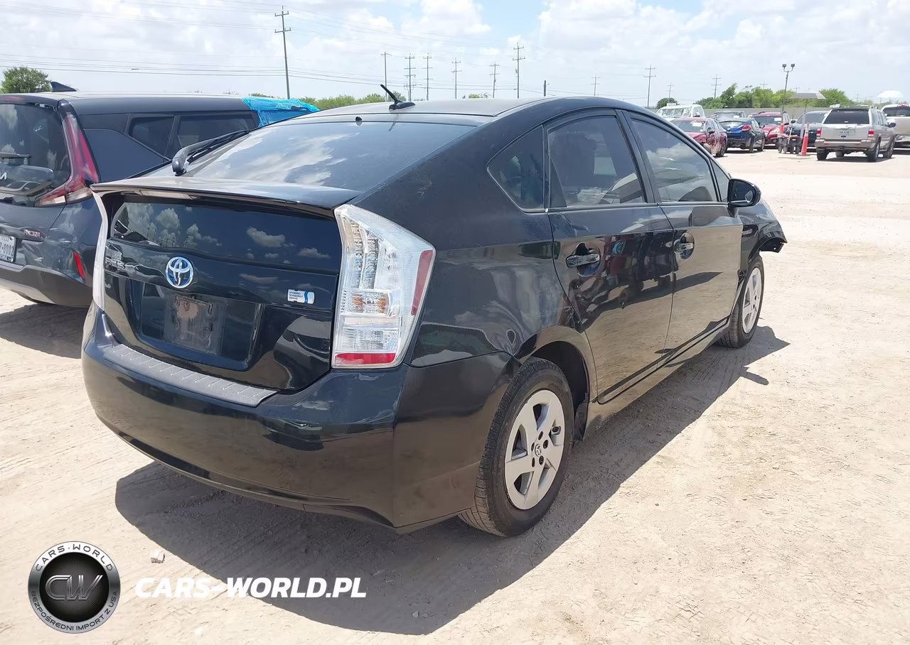 2011 Toyota Prius Two VIN:JTDKN3DU5B1365389 - 4