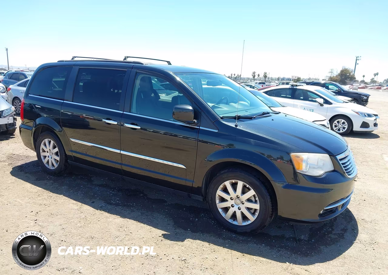 2014 Chrysler Town & Country Touring – zdjęcie 1 z 11