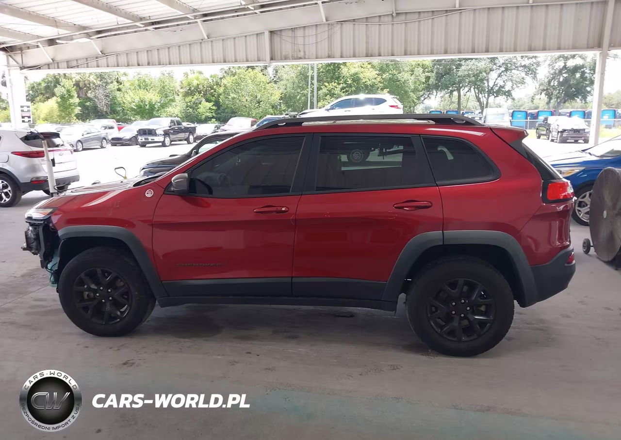 2016 Jeep Cherokee Trailhawk VIN:1C4PJMBS1GW104585 - 15
