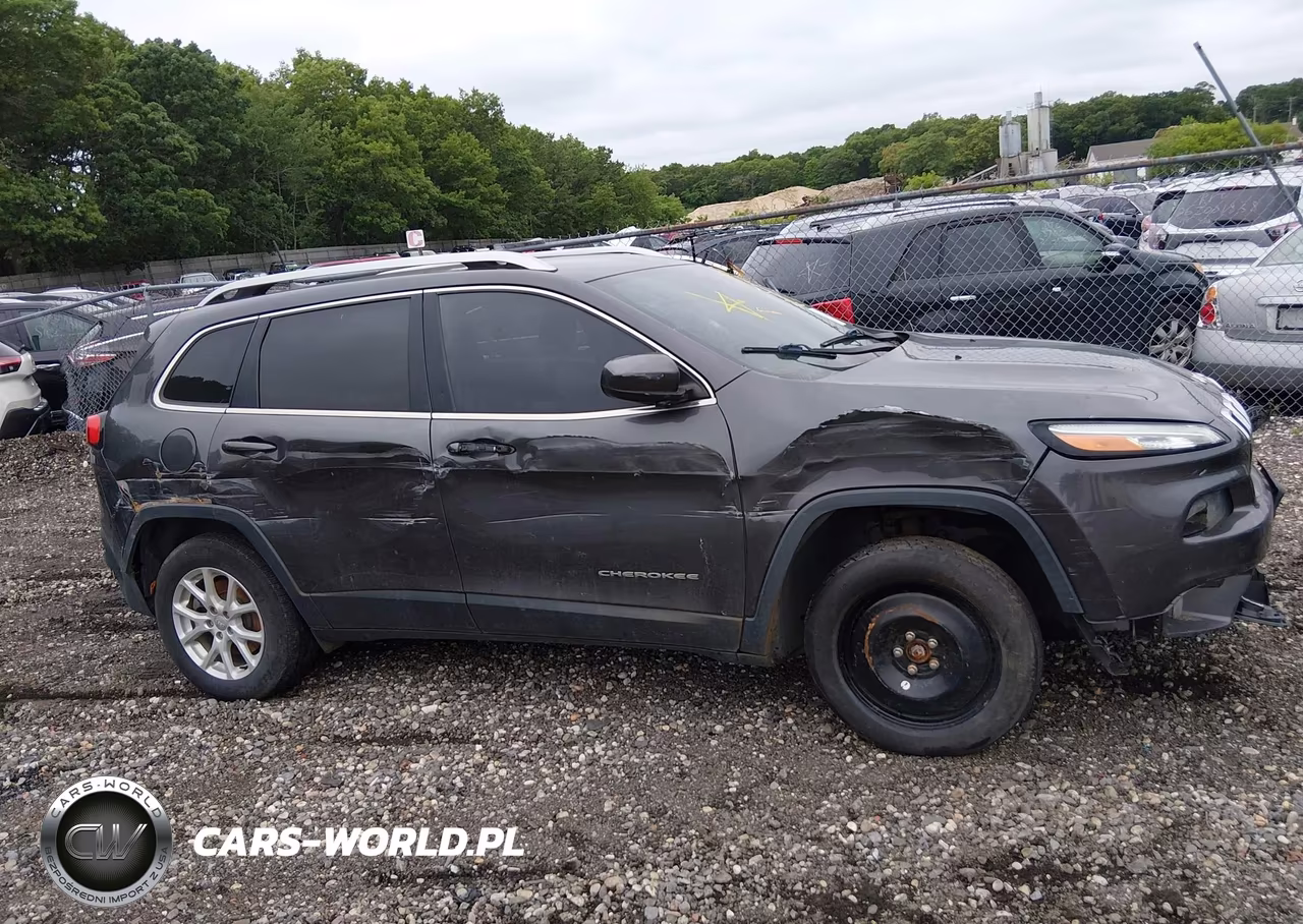 2017 Jeep Cherokee Latitude VIN:1C4PJMCB9HW575433 - 12