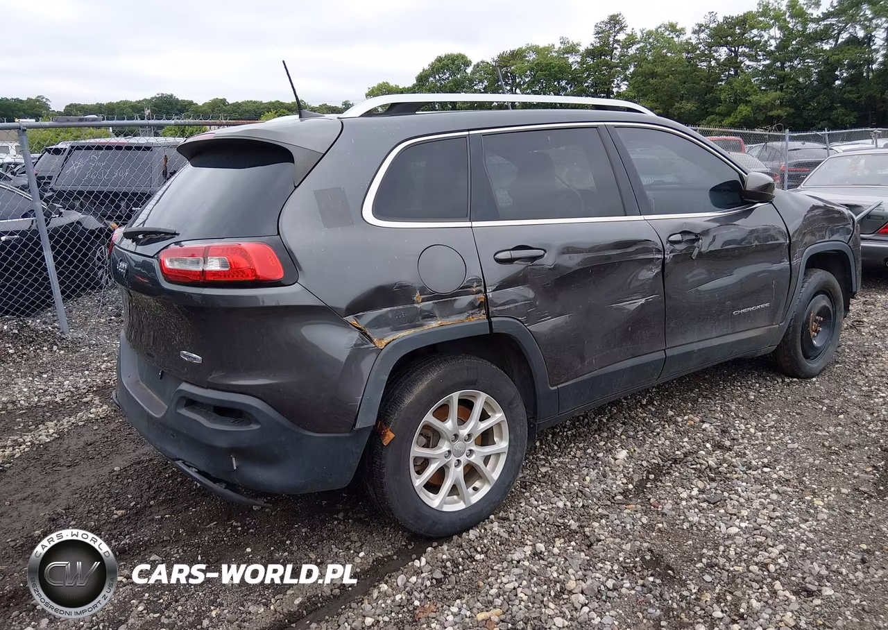 2017 Jeep Cherokee Latitude VIN:1C4PJMCB9HW575433 - 4