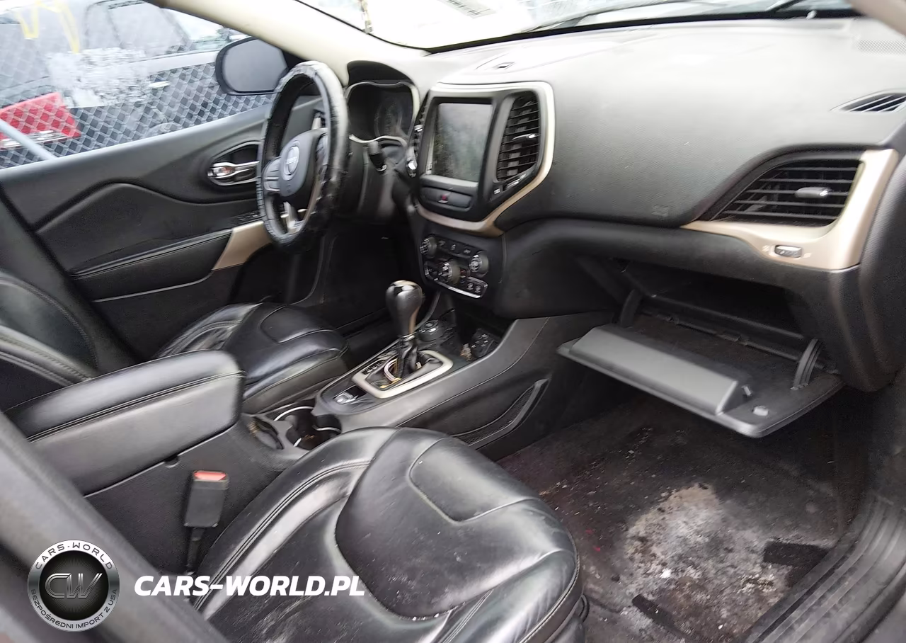 2017 Jeep Cherokee Latitude VIN:1C4PJMCB9HW575433 - 5