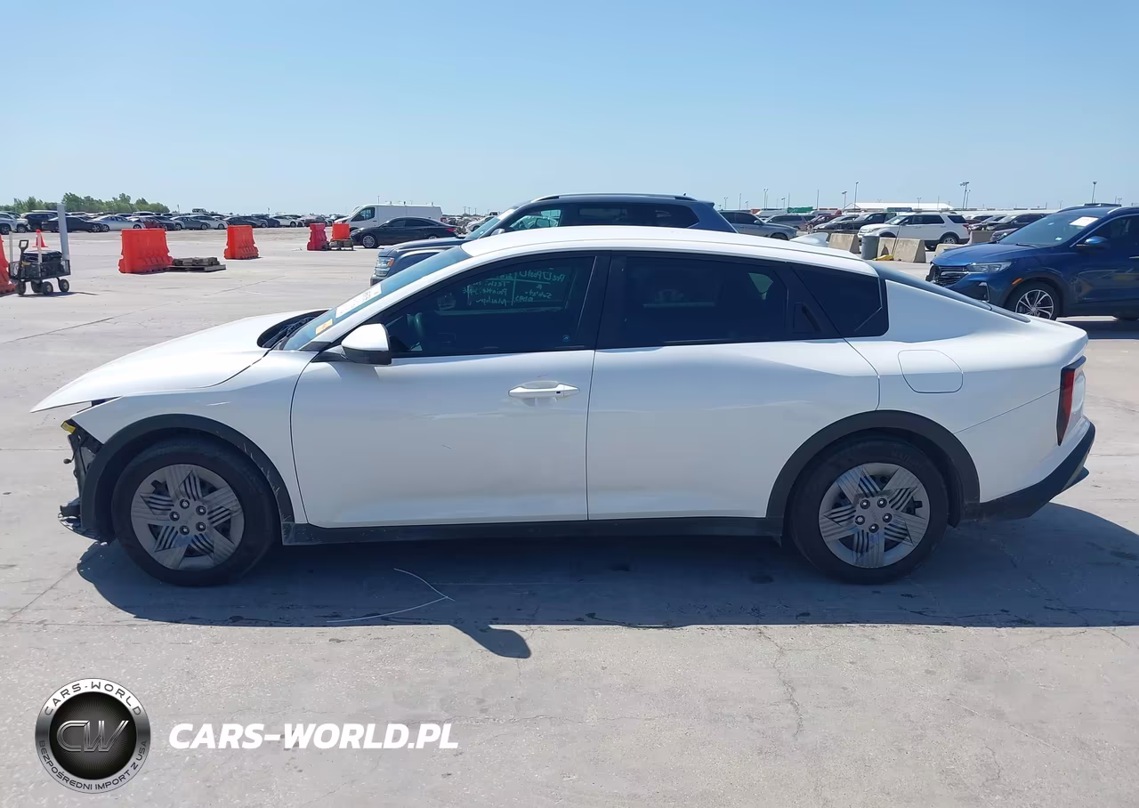 2025 Kia K4 Lx VIN:3KPFT4DE6SE214161 - 14