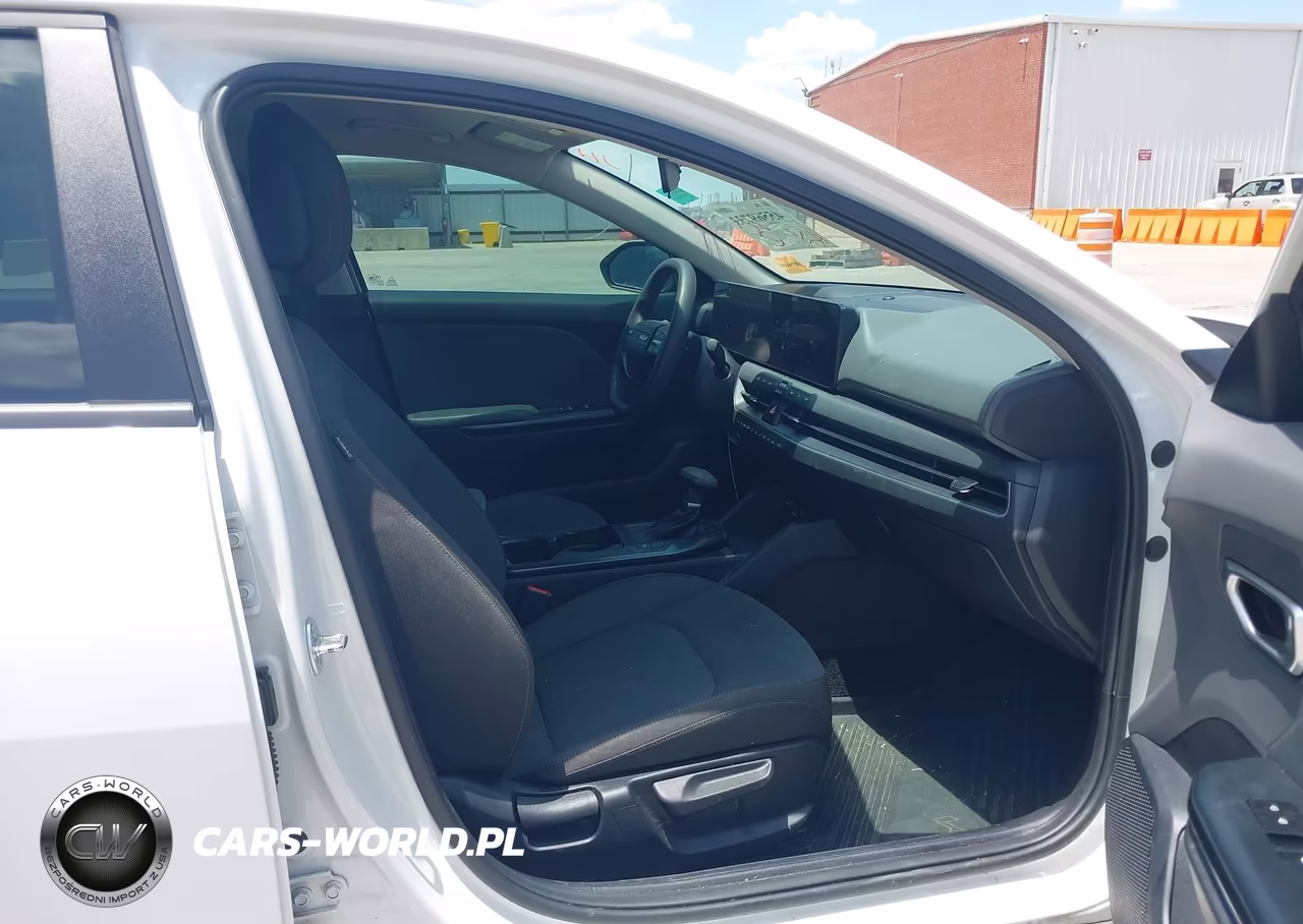 2025 Kia K4 Lx VIN:3KPFT4DE6SE214161 - 5