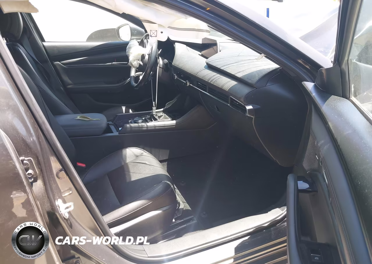 2019 Mazda Mazda3 Premium Package VIN:JM1BPANMXK1133710 - 5