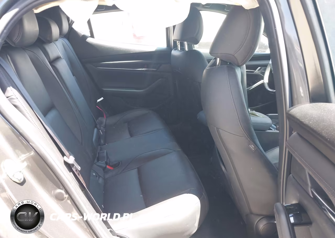 2019 Mazda Mazda3 Premium Package VIN:JM1BPANMXK1133710 - 8