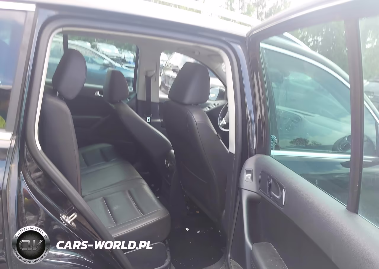 2017 Volkswagen Tiguan 2.0T Wolfsburg Edition VIN:WVGSV7AXXHW513162 - 8