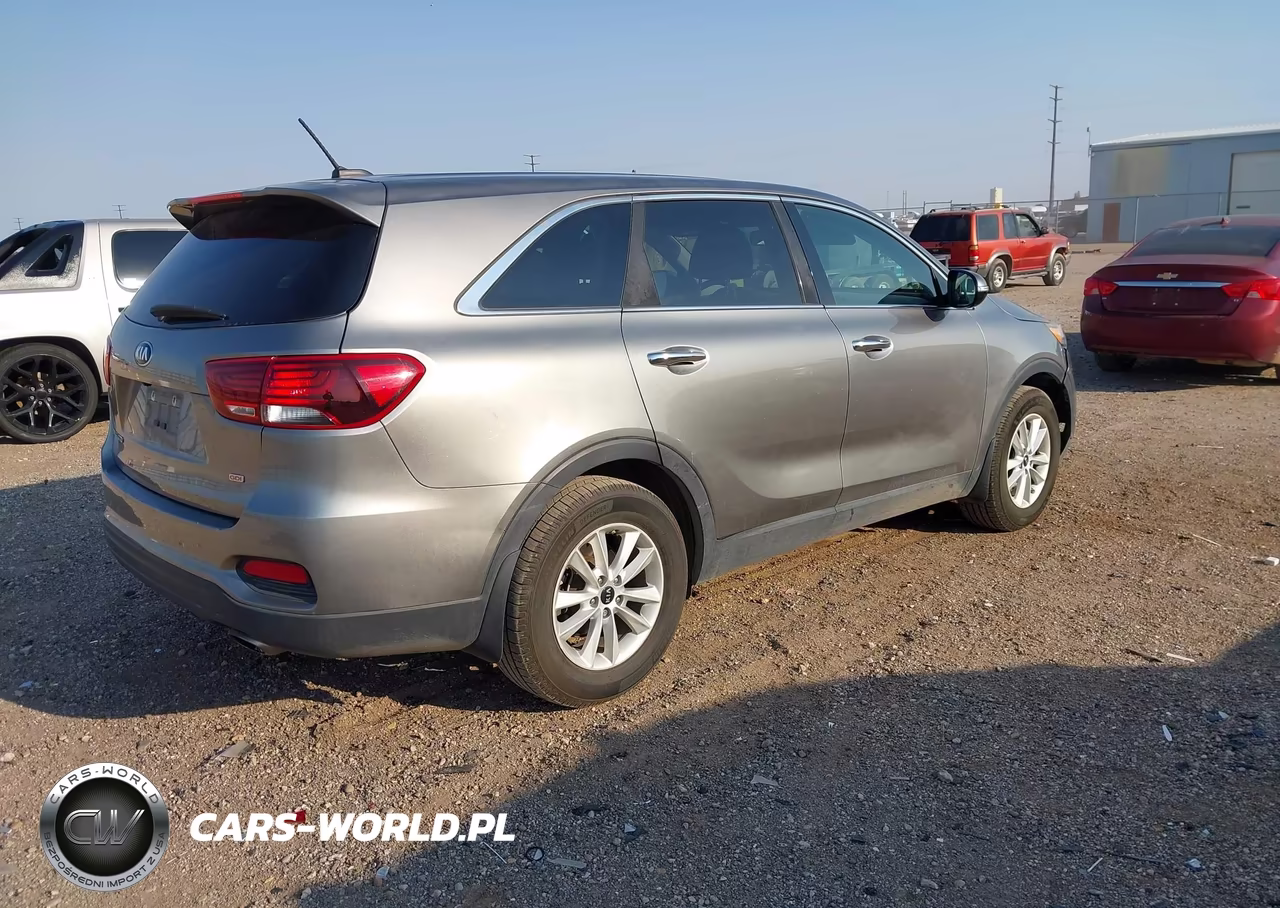 2019 Kia Sorento 2.4L L VIN:5XYPG4A3XKG476442 - 4
