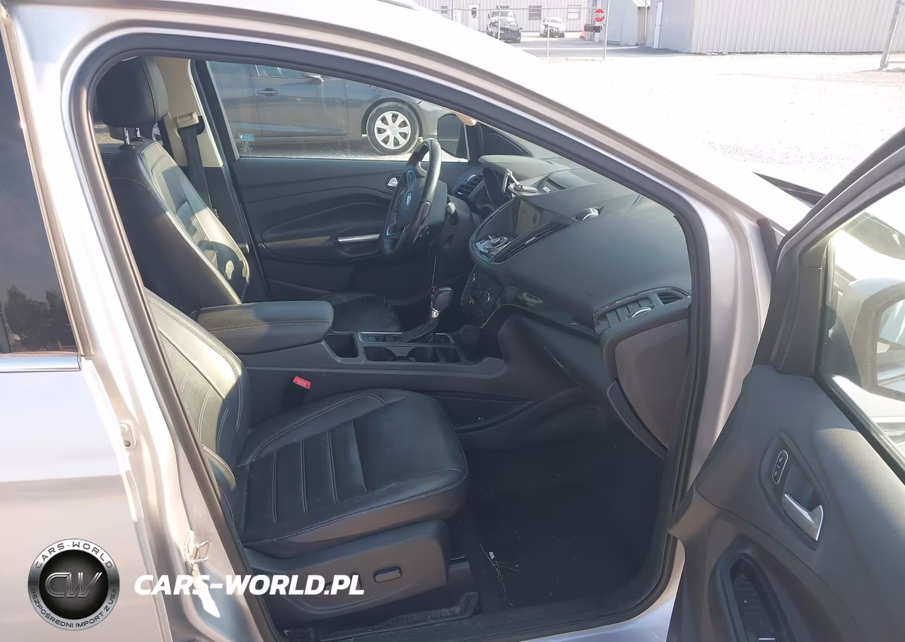 2017 Ford Escape Titanium VIN:1FMCU0JD9HUA33131 - 5